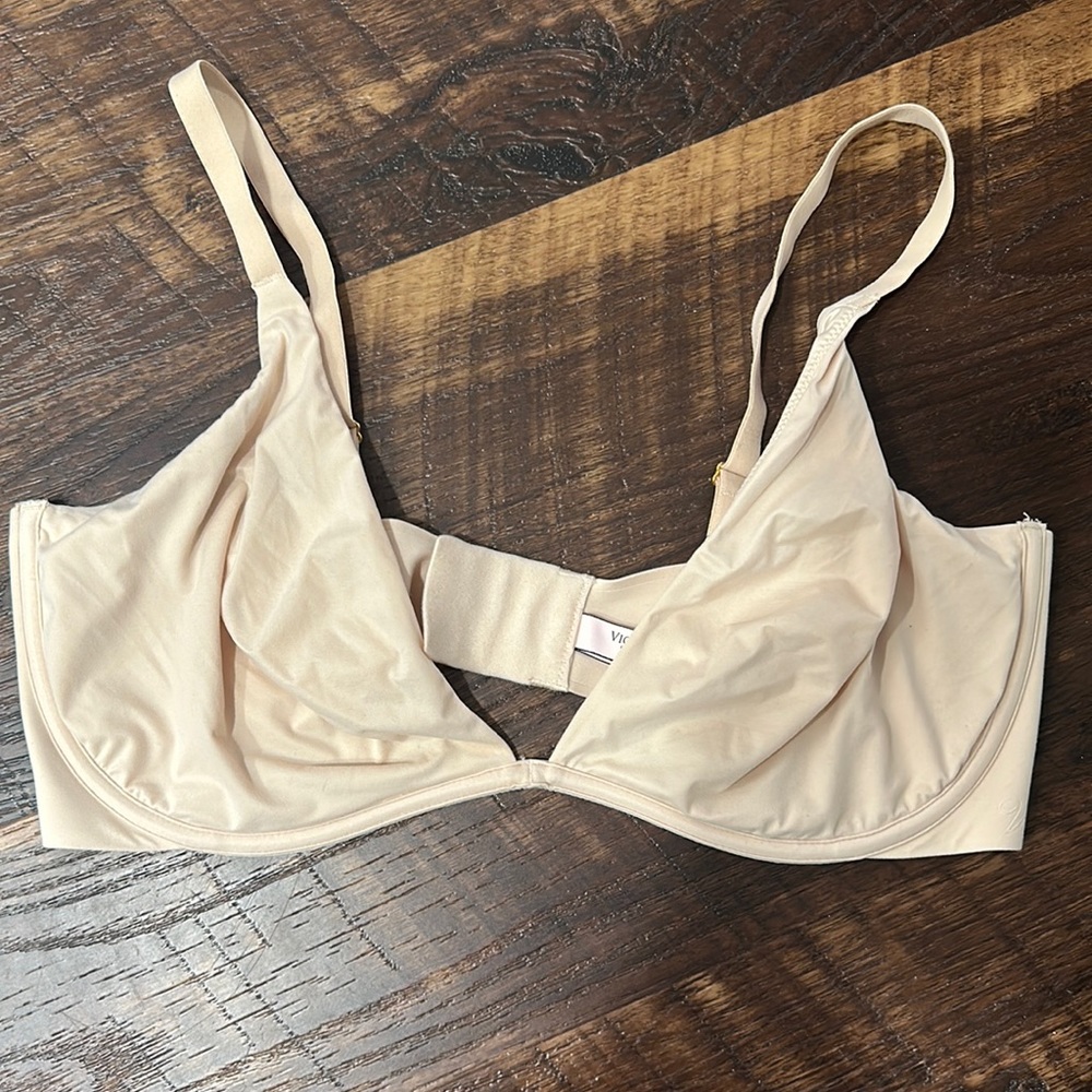 Incredible by Victoria’s Secret unlined plunge bra